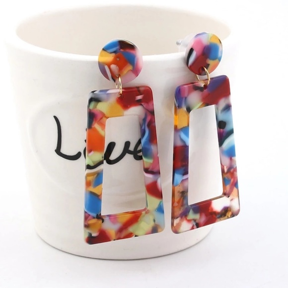 Beautiful geometrical acrylic earrings - Picture 3 of 3